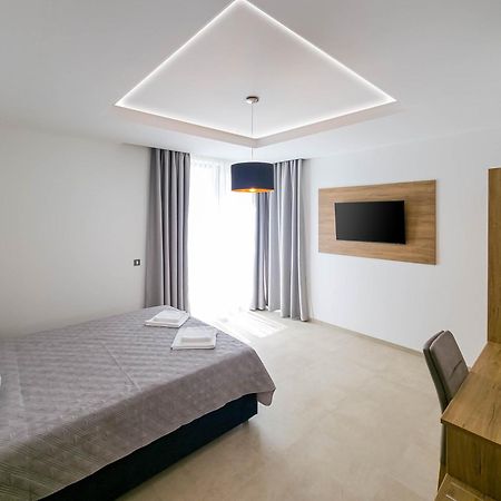 Maresole Beachfront Residence Porec Bagian luar foto