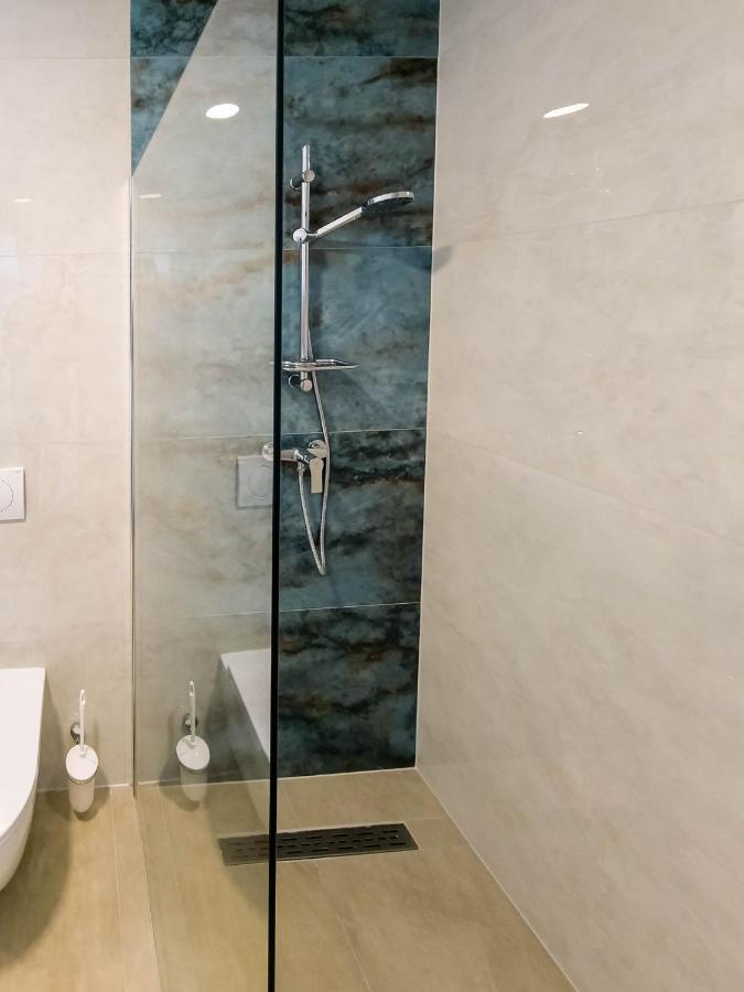Maresole Beachfront Residence Porec Bagian luar foto